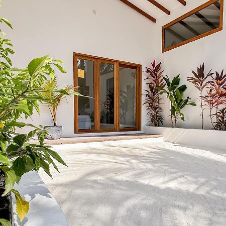 Villa Kudi Maldives Guest House Thulusdhoo Exterior photo